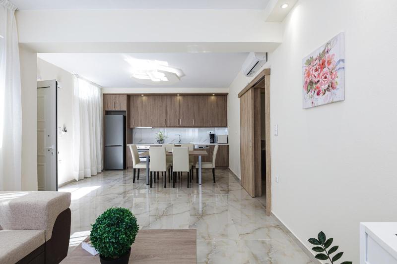 Modern family villa Basilicata Salmostro in Bali w/ Pool & BBQ Area - image 3
