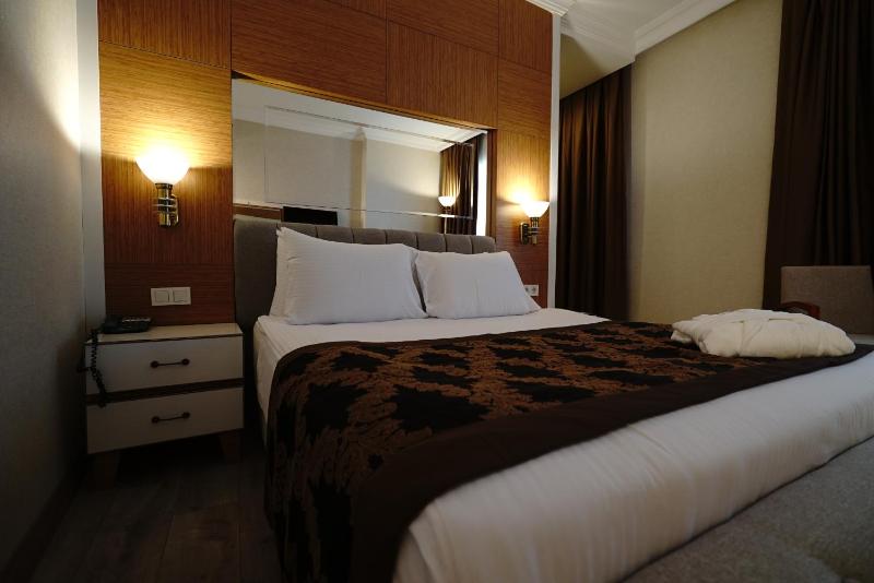 Economy Double Room image 3