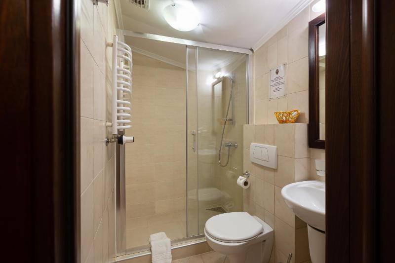 Standard Twin Room image 2