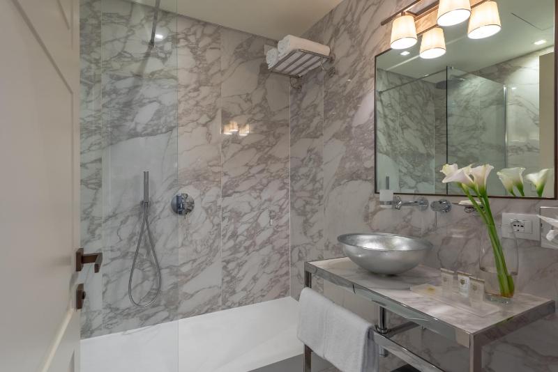 Economy Double Room image 3