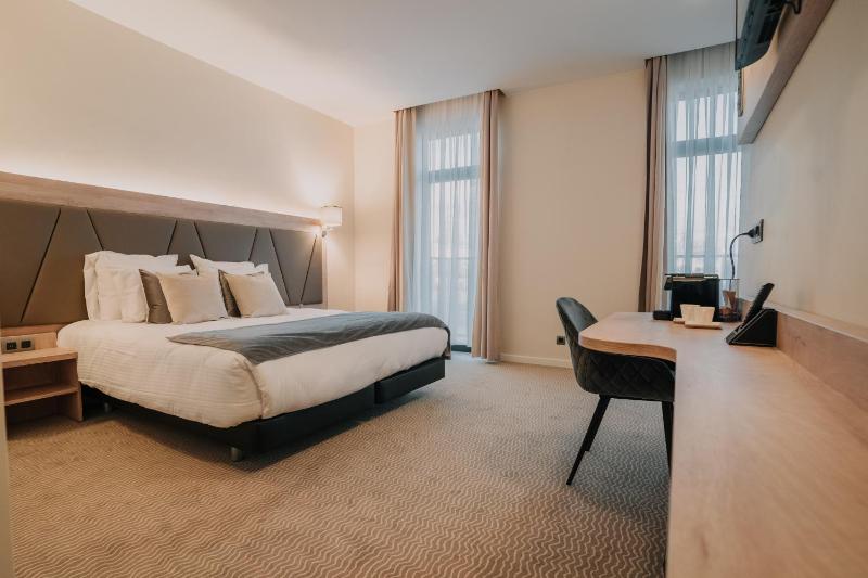 Superior Double Room image 3