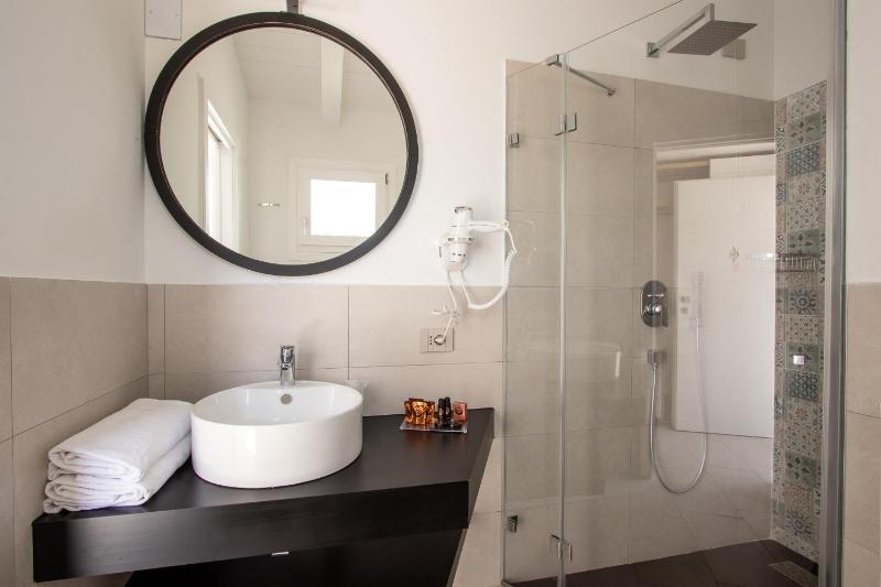 Double or Twin Room image 4