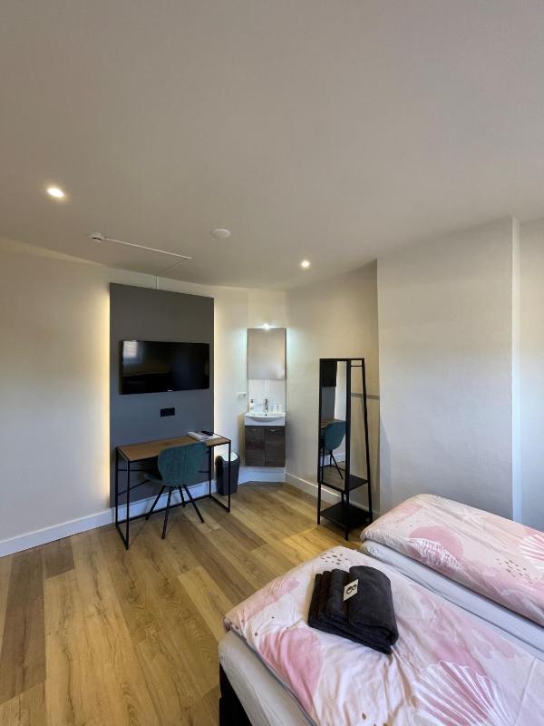 Double Room with Shared Bathroom image 4
