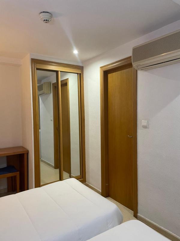 Double or Twin Room image 4