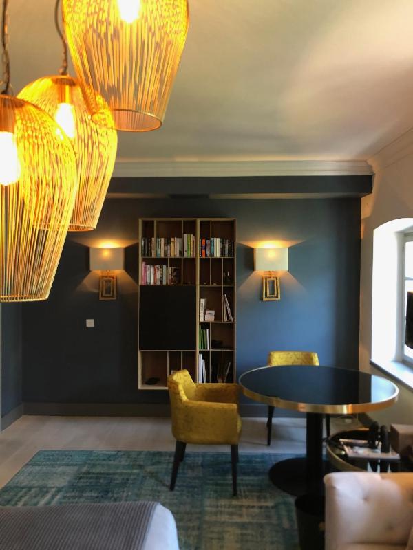 Deluxe King Suite image 2