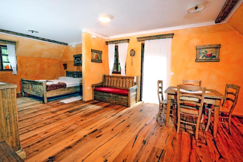 Studio Apartment image 2