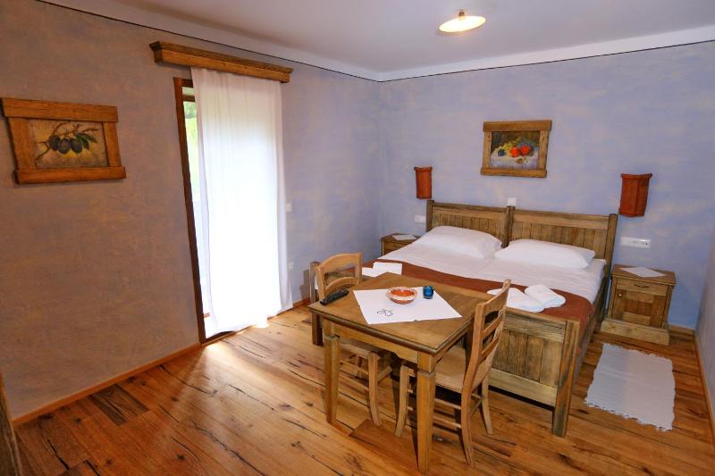 Standard Double or Twin Room with Balcony image 3