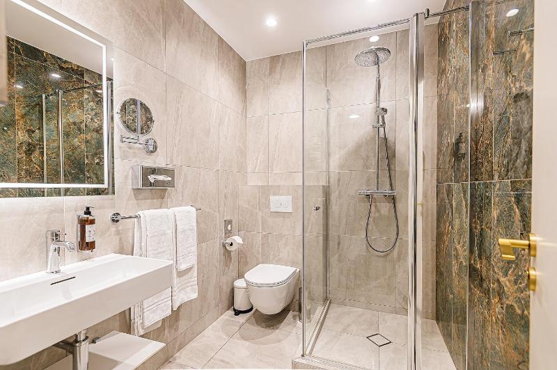 Superior Double Room with Morning Spa Access image 2