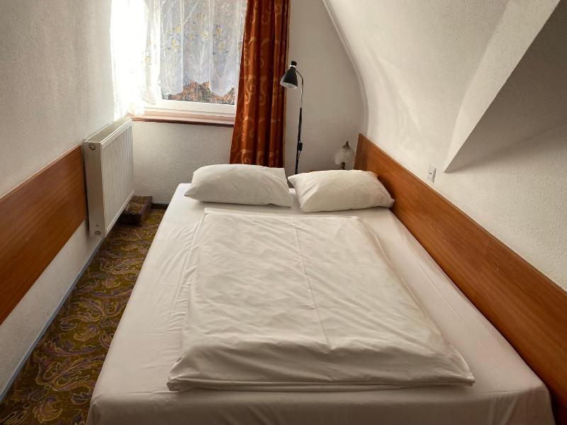 Single Room image 4