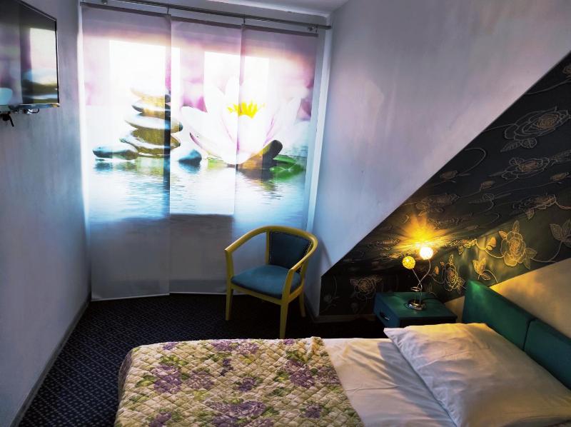 Economy Double Room image 1