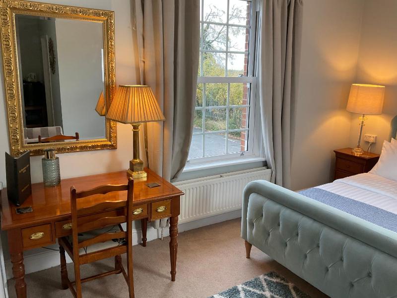 King Room image 3