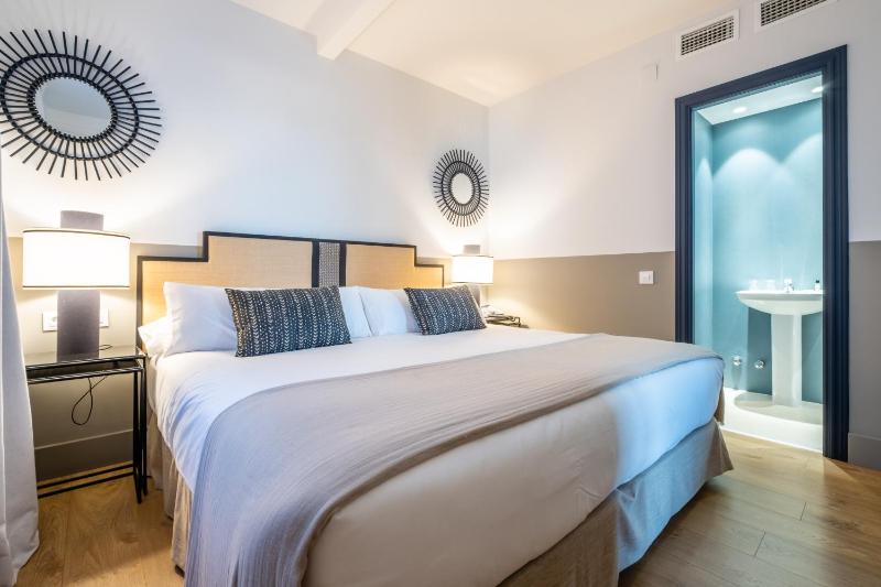 Double or Twin Room with Sea View image 1