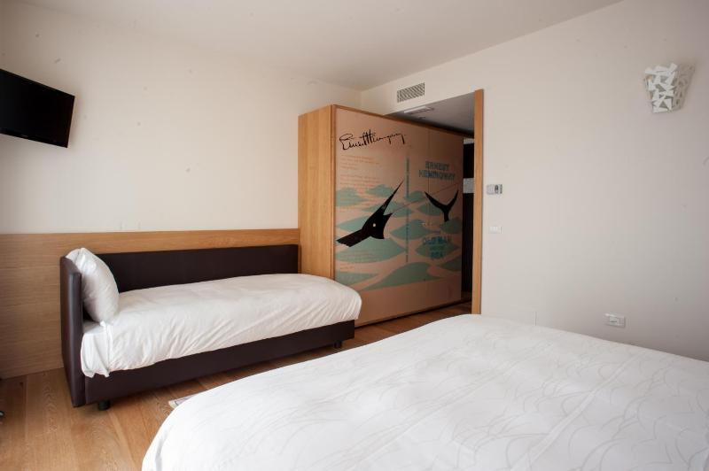 Superior Double or Twin Room image 4