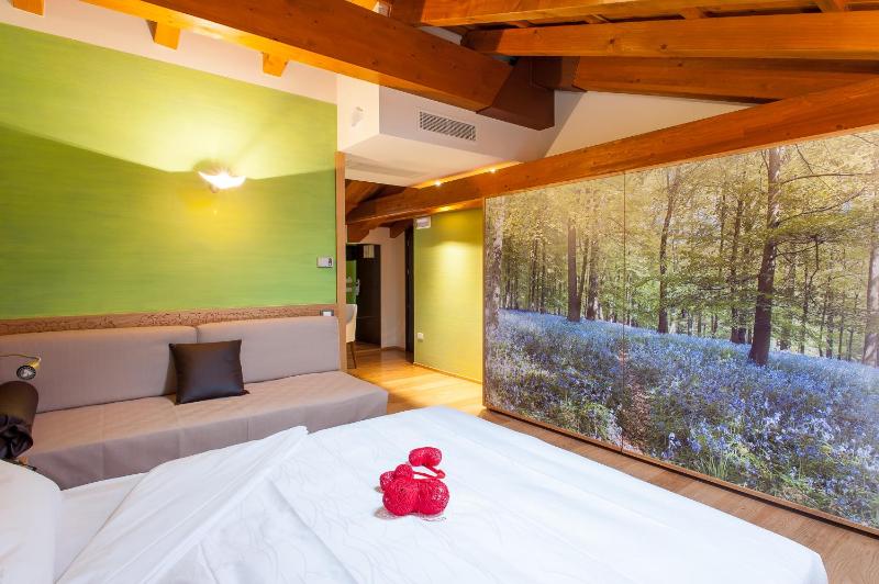Superior Double Room image 4