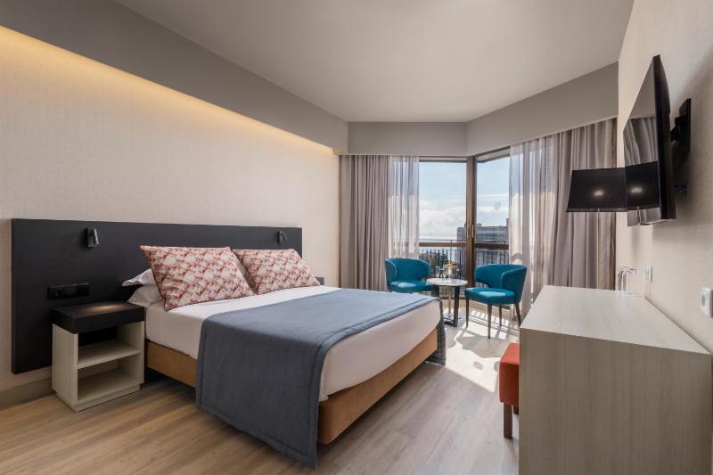Twin Room with Sea View image 1
