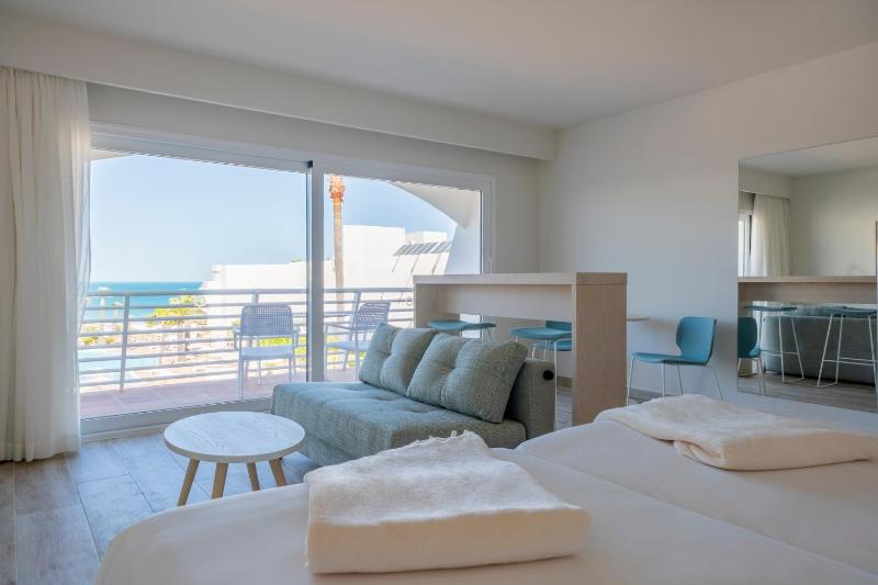 Junior Suite with Sea View image 1