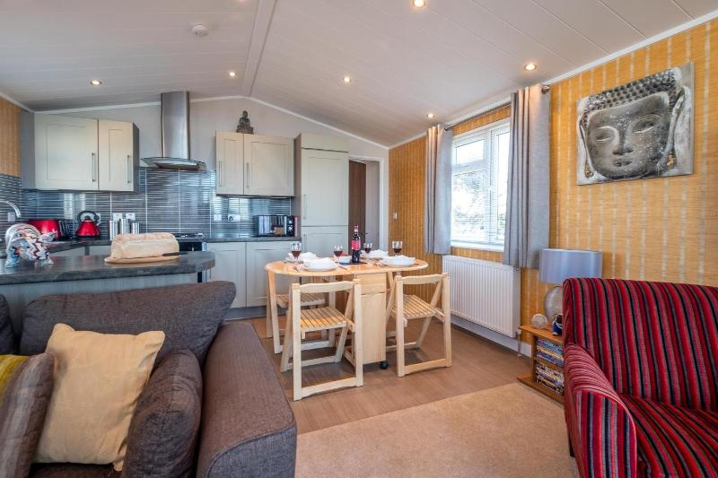 Chelsea Lodge - Aldeburgh Coastal Cottages - image 9
