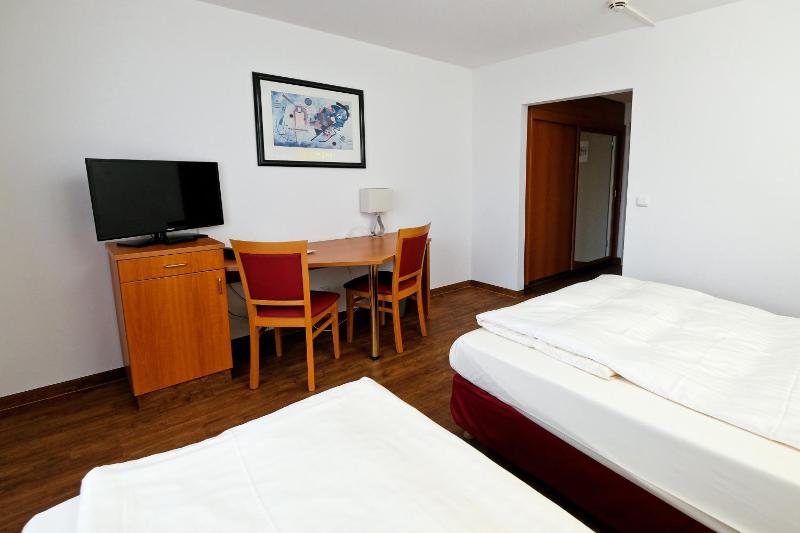 Double Room image 3