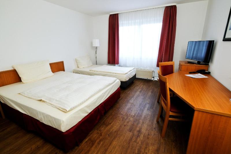 Double Room image 4