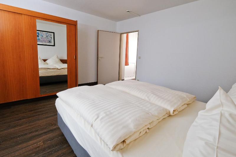 Quadruple Room image 4