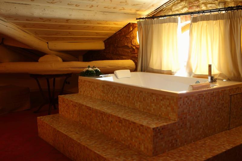 Queen Suite image 2