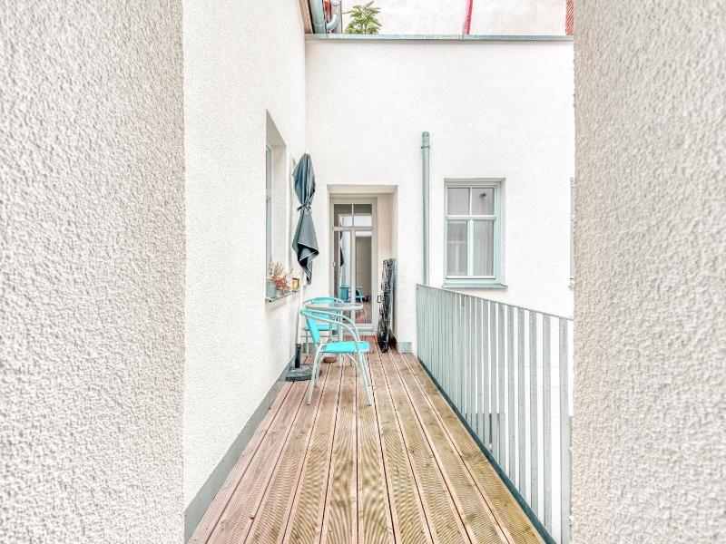 One-Bedroom Suite with Balcony image 4
