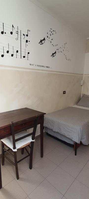 Single Room image 4