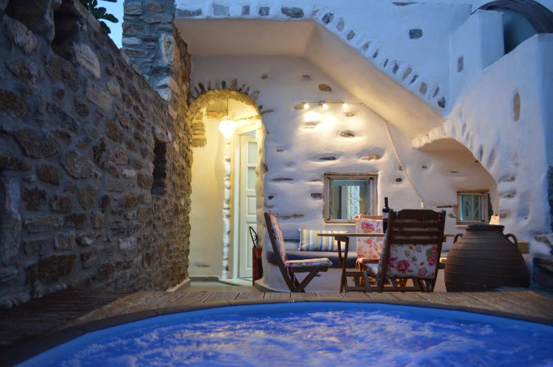 Villa 150 with hot tub image 4