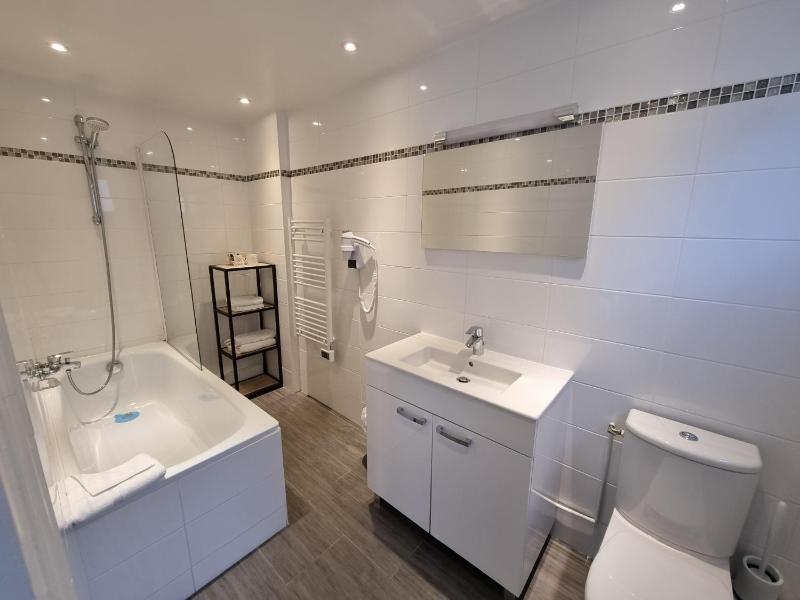 Standard Triple Room image 4