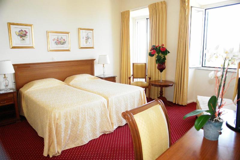Superior Double Room with Sea View image 2