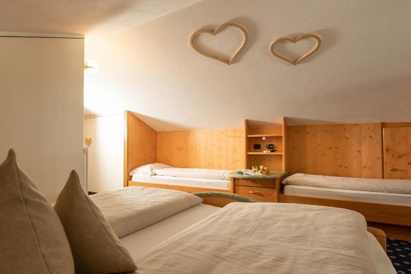 Quadruple Room image 1