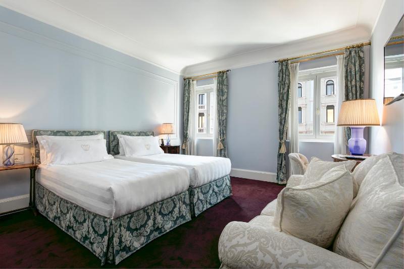 Superior Double or Twin Room image 2