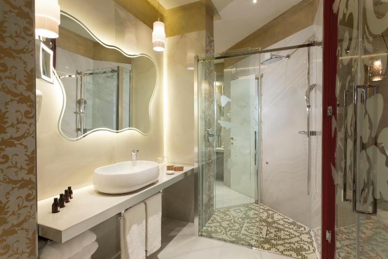 Suite with Square View image 2