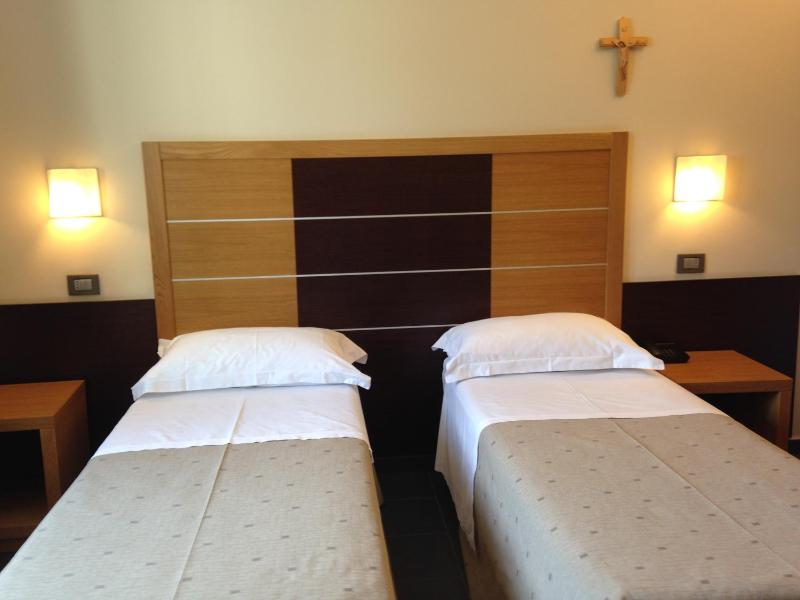 Standard Double or Twin Room image 4