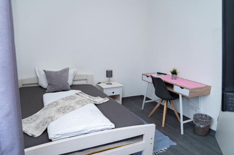 Single Room with Private Bathroom image 3