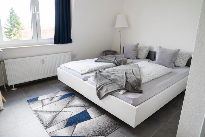 Twin Room with Private Bathroom image 1