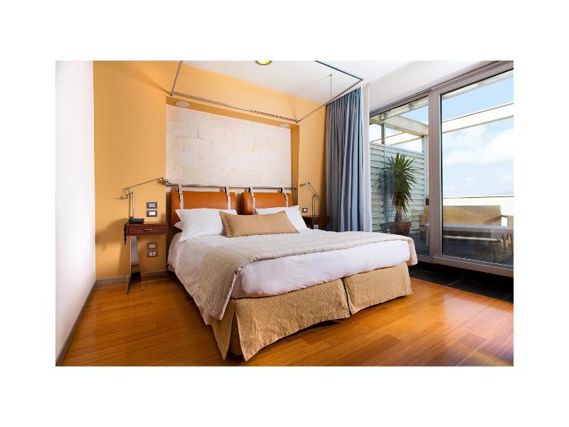 Deluxe Double or Twin Room with Terrace image 1