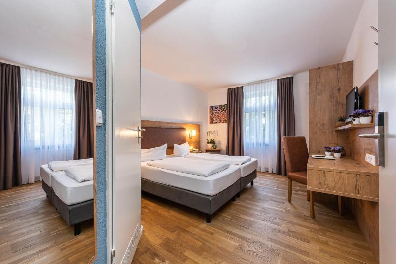 Double Room image 1