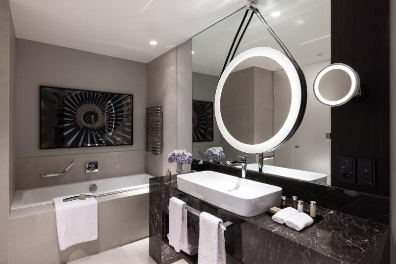 Premium King Room image 1