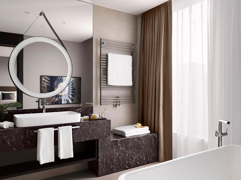 Premium Double Room with Two Double Beds image 3