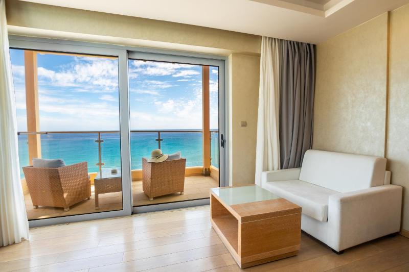 Junior Suite with Sea View image 4