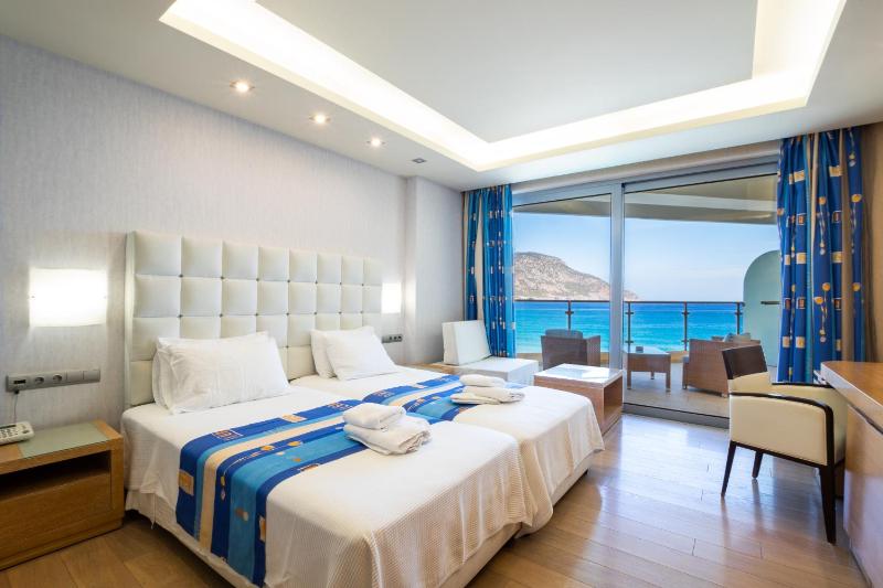 Standard Room with Sea View image 1