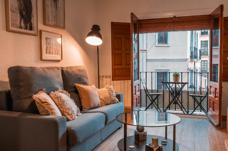 - Apartamento en el Corazón de Granada - QH Granada Centro - image 5