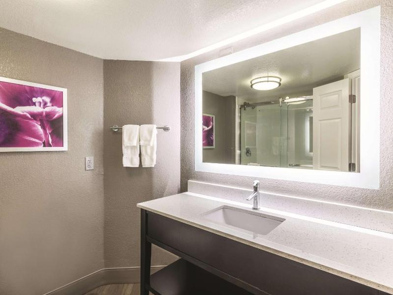 King Room image 4