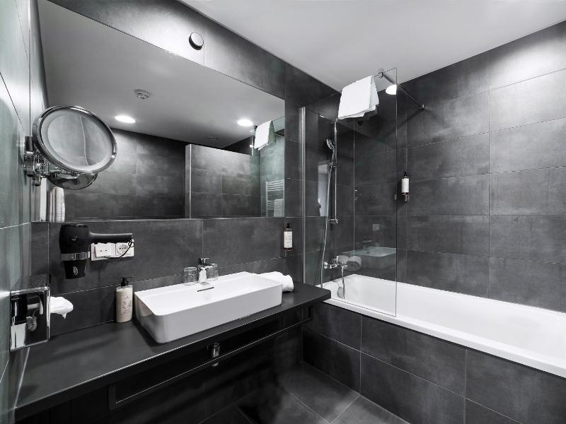 Double Room image 3