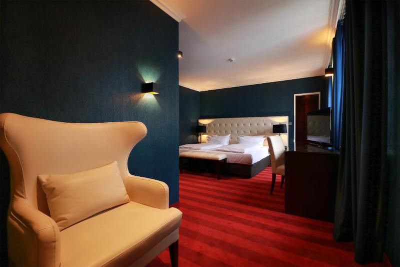 Business Double Room image 4