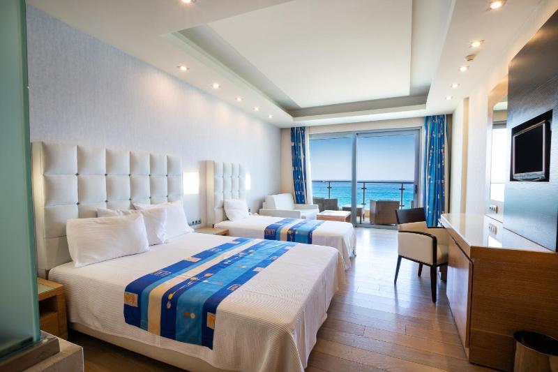 Triple Room with Sea View image 1