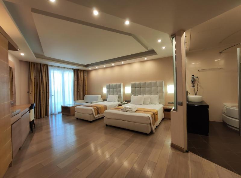 Triple Room with Sea View image 4