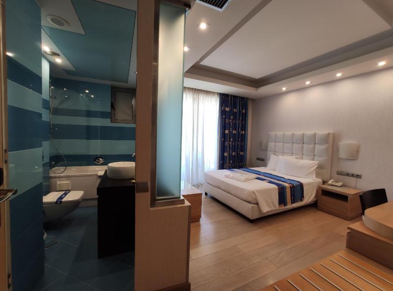 Standard Room with Mountain View image 2