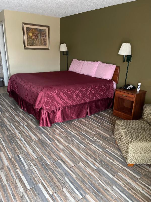 King Room image 3
